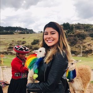 Meet your Posher, Rebeca